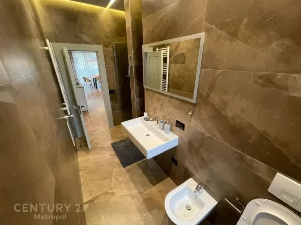 Tirane, jepet me qera apartament 3+1+Aneks+Ballkon Kati 2, 180 m² 1.200 € (BLLOKU I VILAVE NE SELITE)