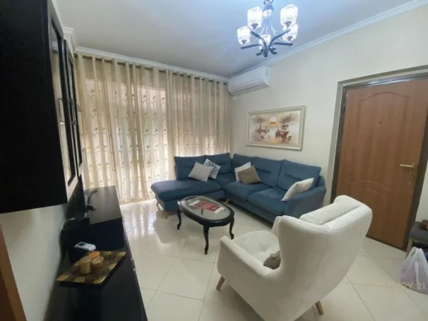 Tirane, jepet me qera apartament 2+1+Aneks+Ballkon Kati 3, 73 m² 600 € (Rruga e Durrësit)