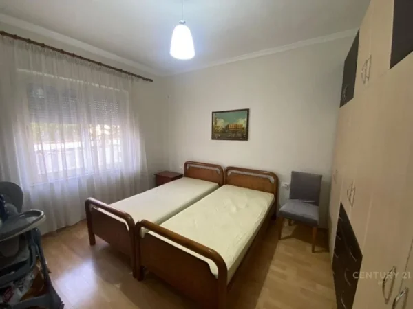 Tirane, jepet me qera apartament 2+1+Aneks+Ballkon Kati 3, 73 m² 600 € (Rruga e Durrësit)
