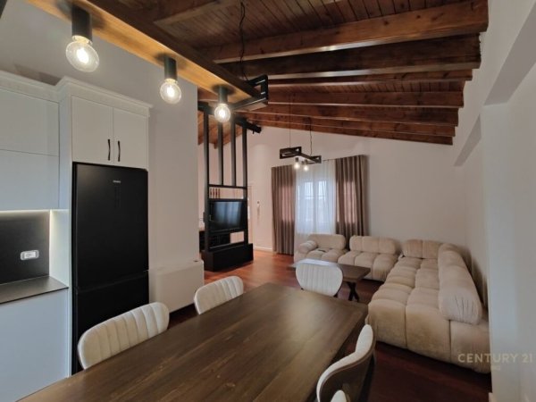 Tirane, jepet me qera apartament 2+1+Aneks+Ballkon Kati 4, 100 m² 950 € (Selitë)