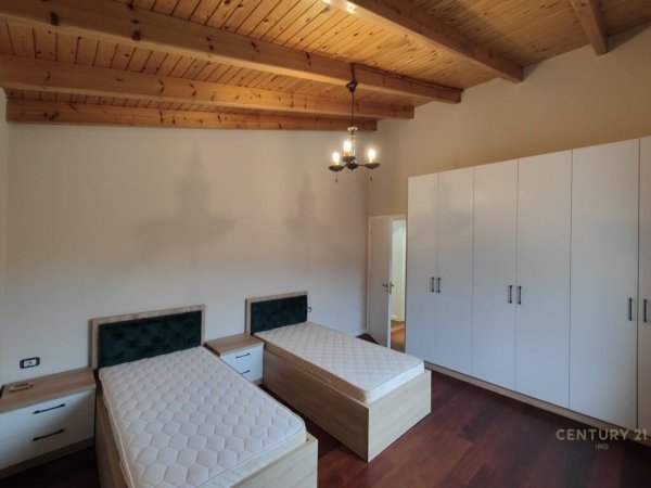 Tirane, jepet me qera apartament 2+1+Aneks+Ballkon Kati 4, 100 m² 950 € (Selitë)