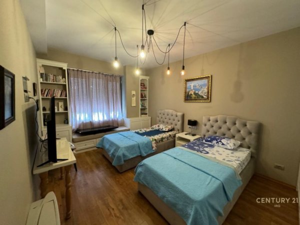 Tirane, jepet me qera apartament 2+1+Aneks+Ballkon Kati 10, 131 m² 1.250 € (21 Dhjetori)