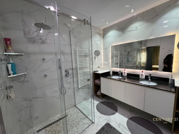Tirane, jepet me qera apartament 2+1+Aneks+Ballkon Kati 10, 131 m² 1.250 € (21 Dhjetori)