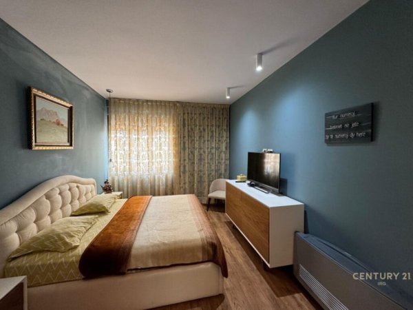 Tirane, jepet me qera apartament 2+1+Aneks+Ballkon Kati 10, 131 m² 1.250 € (21 Dhjetori)