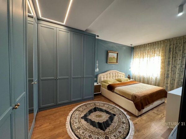 Tirane, jepet me qera apartament 2+1+Aneks+Ballkon Kati 10, 131 m² 1.250 € (21 Dhjetori)