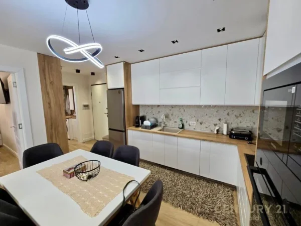 Tirane, jepet me qera apartament 1+1+Aneks+Ballkon Kati 1, 68 m² 600 € (SAUKU I RI)