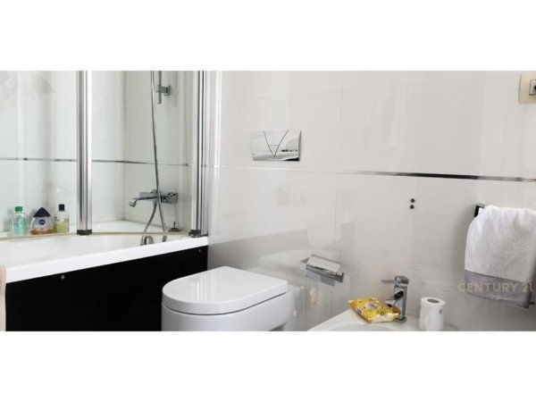 Tirane, jepet me qera apartament 2+1+Aneks+Ballkon Kati 7, 123 m² 1.800 € (BLLOK)
