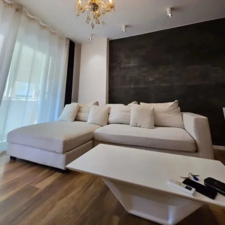 Tirane, shitet apartament 1+1 , 69 m² (Tirana e Re)