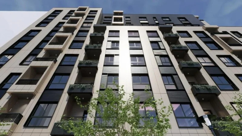 Tirane, shitet apartament 2+1 , 83 m² (Hotel Mondial)