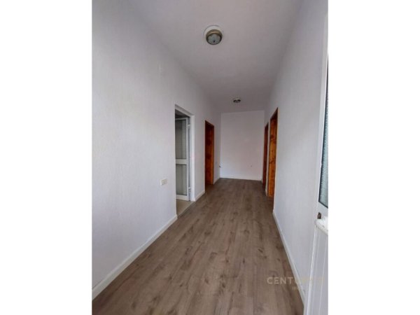 Tirane, jepet me qera Vile 3 Katshe Kati 4, 420 m² (RRUGA E KAVAJES)