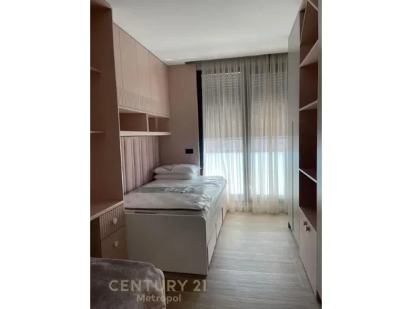 Tirane, jepet me qera apartament 2+1+Aneks+Ballkon Kati 3, 118 m² 1.550 € (TEG)