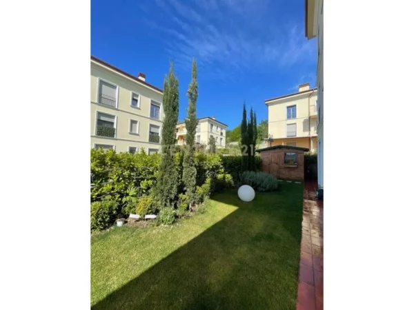 Tirane, shes apartament 2+1+Aneks+Ballkon Kati 1, 116 m² 530.000 € (PORTA E GJELBER)