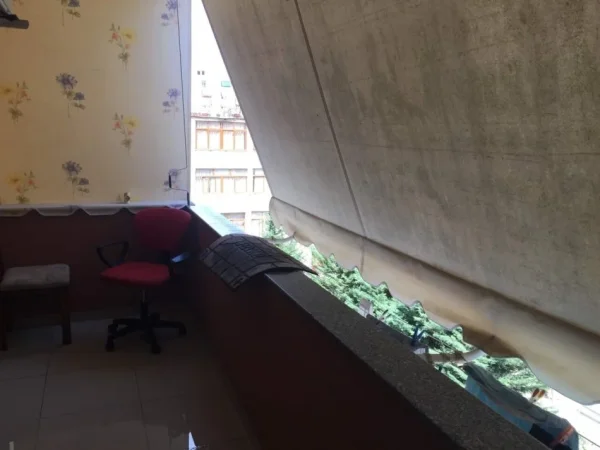 Tirane, jepet me qera apartament 1+1+Ballkon Kati 3, 88 m² 400 € 