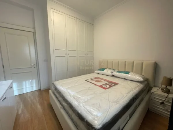 Tirane, jepet me qera apartament 2+1+Aneks+Ballkon Kati 3, 69 m² 800 € (RRUGA E DURRESIT)