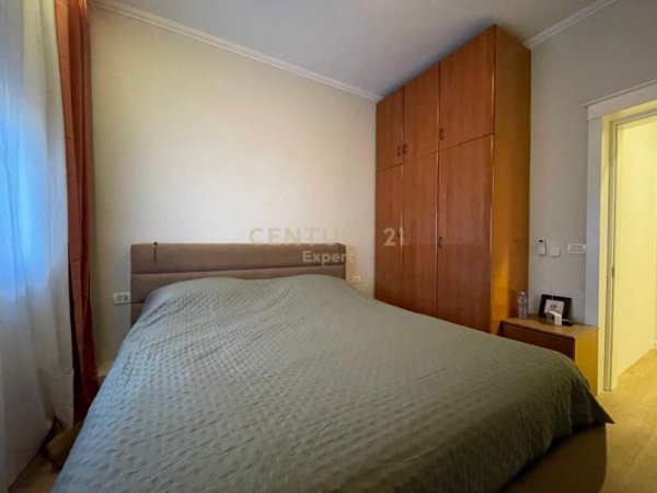 Tirane, jepet me qera apartament 2+1+Aneks+Ballkon Kati 3, 69 m² 800 € (RRUGA E DURRESIT)
