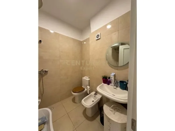Tirane, jepet me qera apartament 2+1+Aneks+Ballkon Kati 3, 69 m² 800 € (RRUGA E DURRESIT)