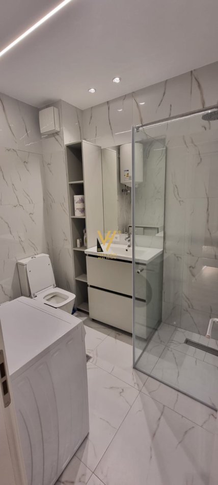 Tirane, jepet me qera apartament 2+1+Ballkon Kati 5, 84 m² 600 € (LAPRAKE)