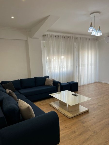 Tirane, jepet me qera apartament 1+1 Kati 5, 50 m² 400 € (Fresk)
