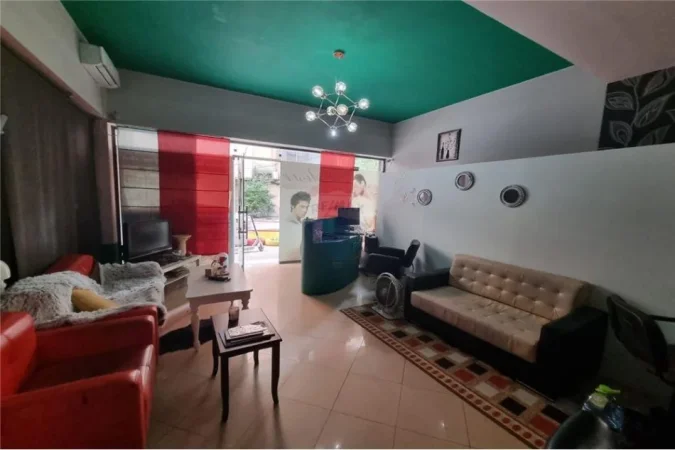 Tirane, shitet ambjent biznesi Kati 1, 77 m² 180.000 € (Komuna Parisit)