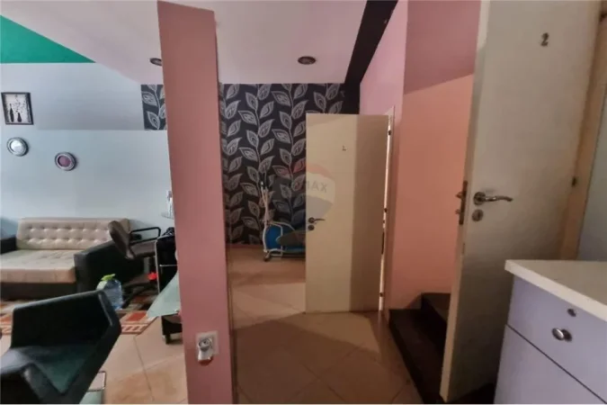 Tirane, shitet ambjent biznesi Kati 1, 77 m² 180.000 € (Komuna Parisit)