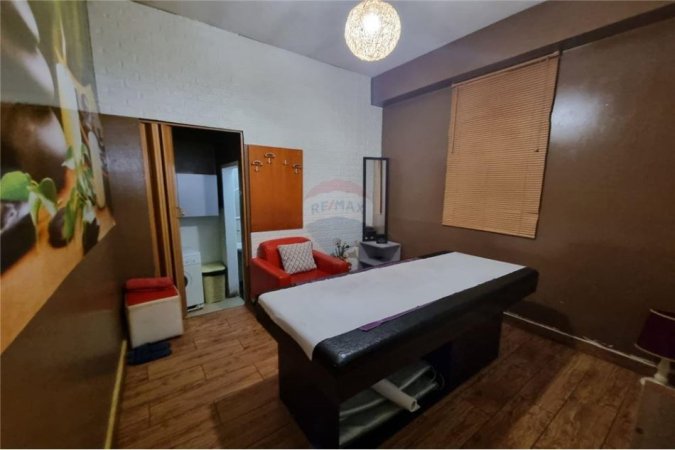 Tirane, shitet ambjent biznesi Kati 1, 77 m² 180.000 € (Komuna Parisit)