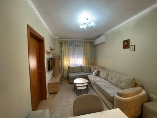Tirane, jepet me qera apartament 1+1 Kati 3, 62 m² 500 € (XHAMIA TABAKEVE)