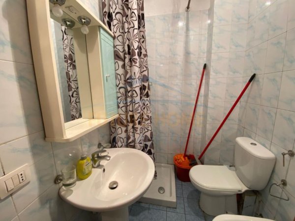 Tirane, jepet me qera apartament 1+1 Kati 3, 62 m² 500 € (XHAMIA TABAKEVE)
