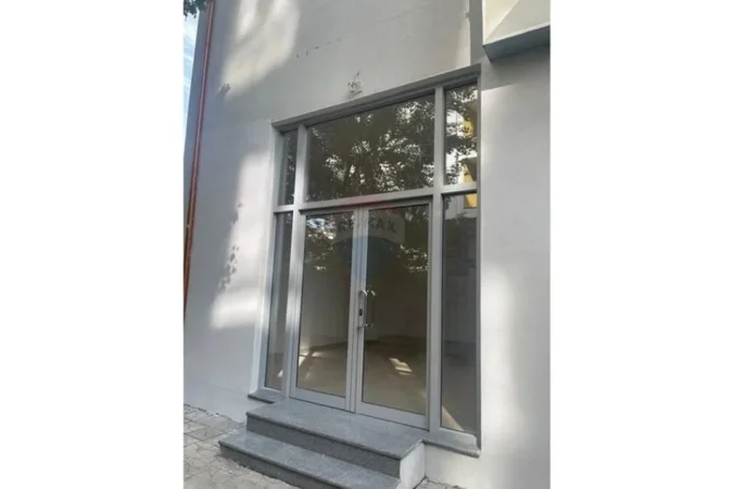 Tirane, shitet dyqan Kati 0, 40 m² 105.000 € (Ali Demi)