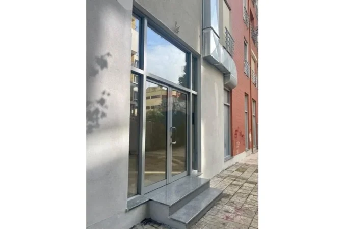 Tirane, shitet dyqan Kati 0, 40 m² 105.000 € (Ali Demi)