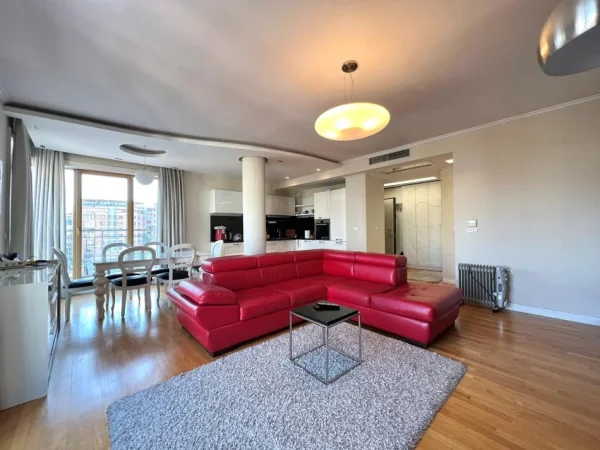 Tirane, jepet me qera apartament 2+1+Ballkon Kati 7, 120 m² 1.800 € (Bllok)