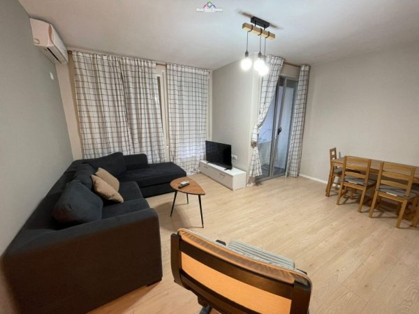 Tirane, jepet me qera apartament 1+1+Ballkon Kati 2, 70 m² 550 € (ali dem)