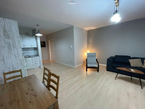 Tirane, jepet me qera apartament 1+1+Ballkon Kati 2, 70 m² 550 € (ali dem)