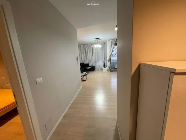 Tirane, jepet me qera apartament 1+1+Ballkon Kati 2, 70 m² 600 € (ali dem)