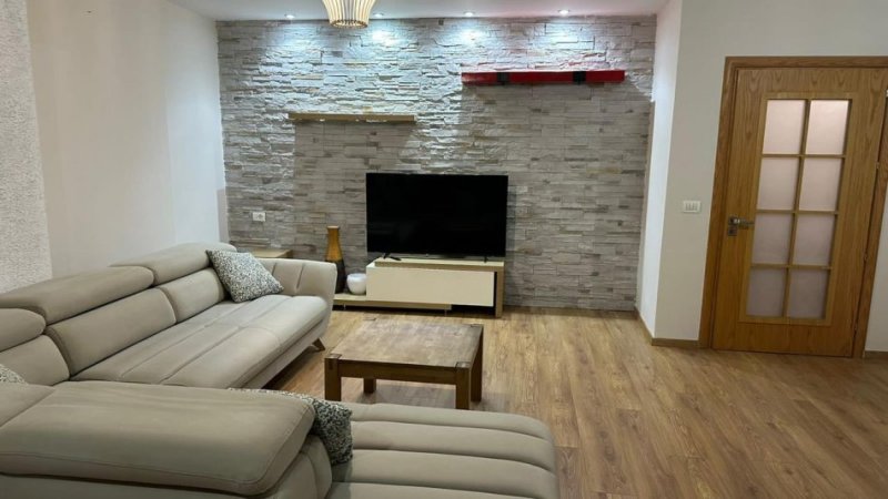 Tirane, jepet me qera apartament 2+1 Kati 7, 104 m² 650 € (Rr kavajes)