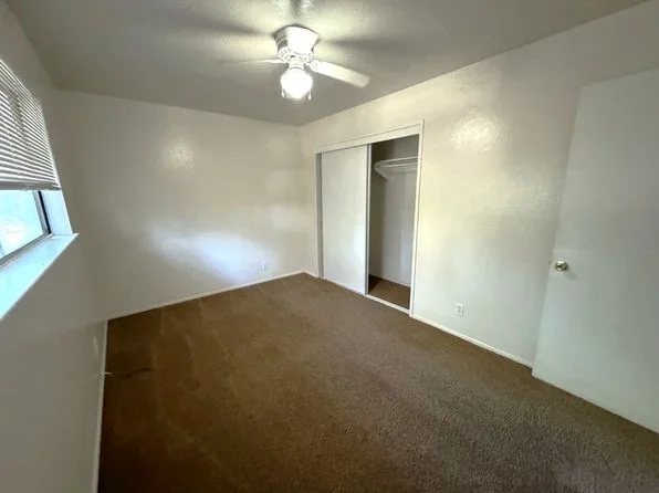 Tirane, jepet me qera zyre Kati 6, 115 m² 950 € (bllok)