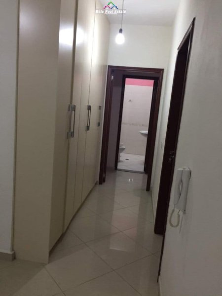 Tirane, jepet me qera apartament 1+1+Ballkon Kati 3, 88 m² 400 € (astir)