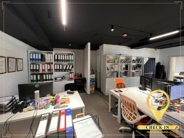 Tirane, jepet me qera zyre Kati 1, 72 m² 1.100 € (Pazari i Ri, Sheshi Avni Rustemi)