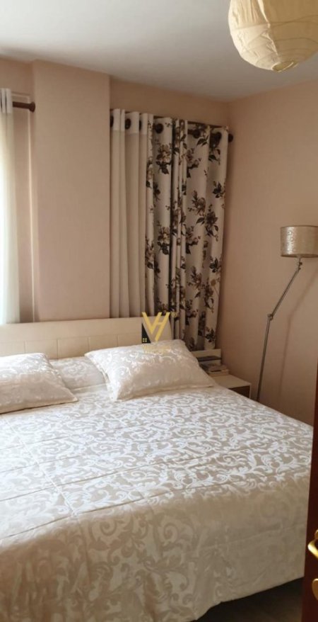 Tirane, jepet me qera apartament 2+1+Aneks+Ballkon Kati 7, 85 m² 450 EURO  (MISTO MAME)
