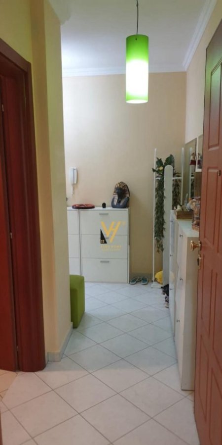 Tirane, jepet me qera apartament 2+1+Aneks+Ballkon Kati 7, 85 m² 450 EURO  (MISTO MAME)