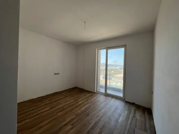 Tirane, shitet apartament 2+1+Ballkon Kati 8, 85 m² 88.000 € (Univers City)