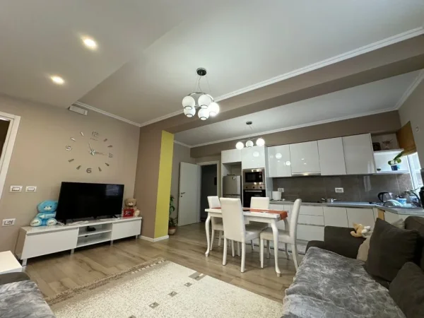 Tirane, shitet apartament 3+1+Ballkon Kati 2, 122 m² 215.000 € (Selite e Vjeter)