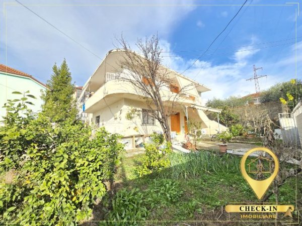 Tirane, shitet Vile 2 Katshe Kati 0, 225 m² 350.000 € (Vilat Gjermane)
