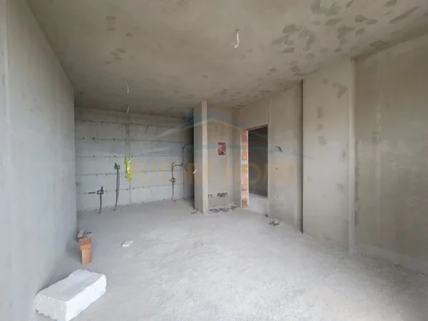 Tirane, shitet apartament 1+1+Ballkon Kati 3, 79 m² 107.000 € (Siri Kodra)