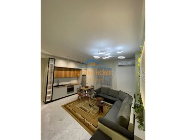 Tirane, jepet me qera apartament 1+1+Ballkon Kati 3, 65 m² 550 € (Kodra e Diellit)
