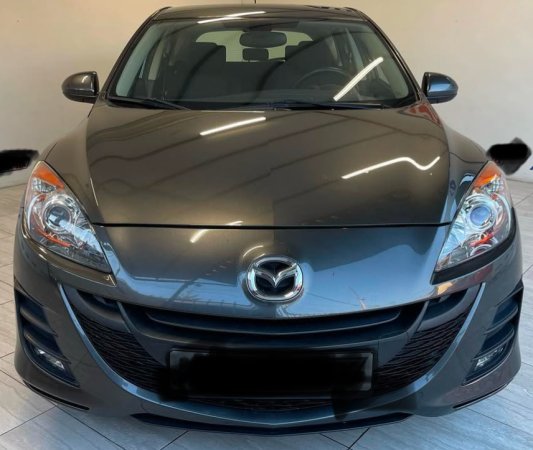 Tirane, shes makine Mazda 3 Nafte, gri e erret manuale Klima 200.000 km 5.300 €