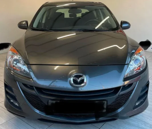 Tirane, shes makine Mazda 3 Nafte, gri e erret manuale Klima 200.000 km 5.300 €