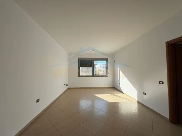 Tirane, shitet apartament 2+1 Kati 4, 106 m² 145.000 € (UNAZA E RE)