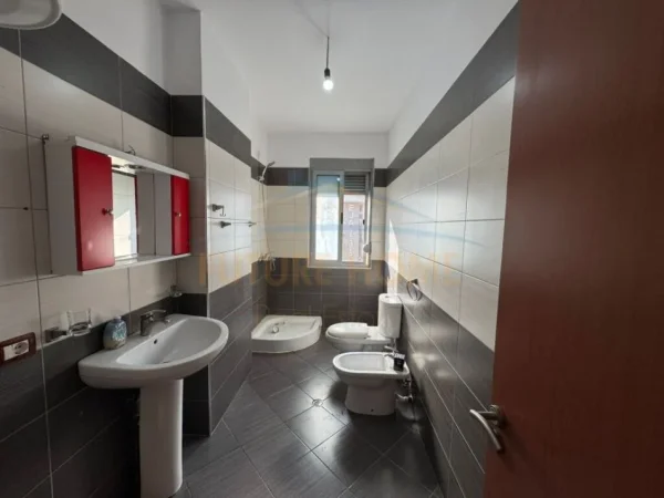 Tirane, shitet apartament 2+1 Kati 4, 106 m² 145.000 € (UNAZA E RE)