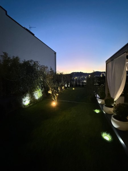 Tirane, jepet me qera 3+1+Aneks+Ballkon Kati 1, 200 m² 1.700 € (TEG)