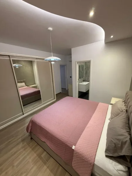 Tirane, jepet me qera 3+1+Aneks+Ballkon Kati 1, 200 m² 1.700 € (TEG)